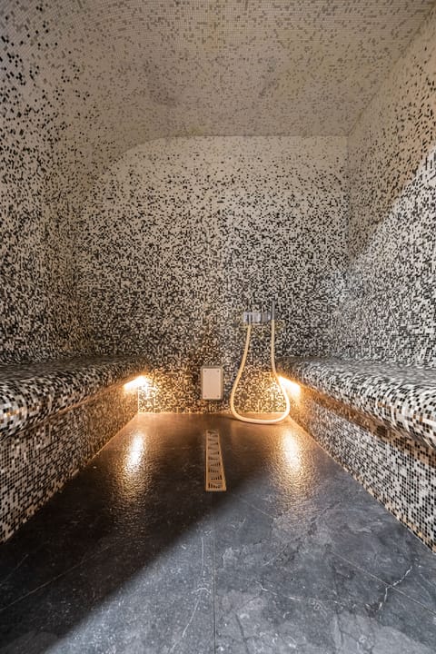 Steam room 