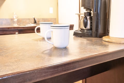 Deluxe Studio Condo, 1 King Bed, Above the Pub | Room amenity