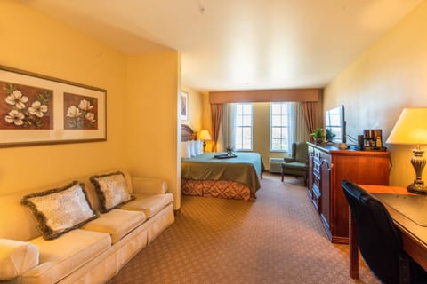 Superior Room, 1 King Bed, River View | In-room safe, desk, laptop workspace, blackout drapes