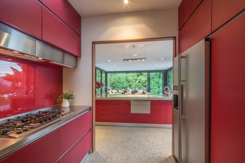 Bellbrae | Private kitchen | Fridge, microwave, oven, stovetop