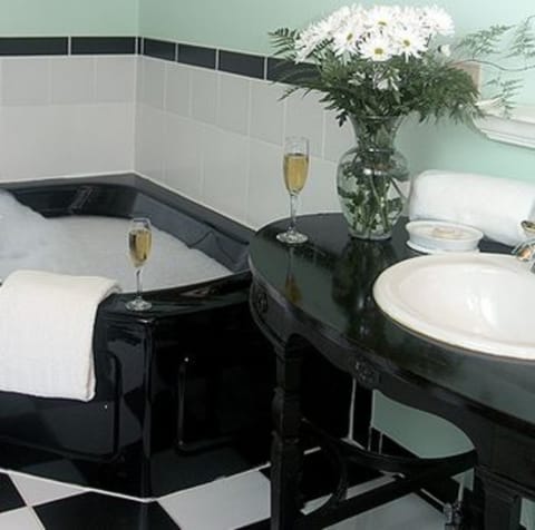 Cottage, Private Bathroom (The Cottage) | Bathroom | Combined shower/tub, designer toiletries, hair dryer, towels