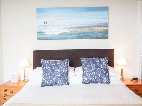 Double Room, 1 King Bed, Sea View | Free WiFi