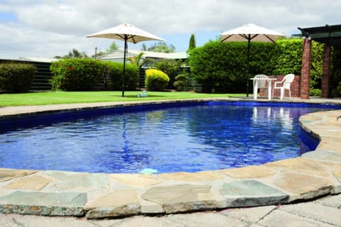 Standard Room | Outdoor pool