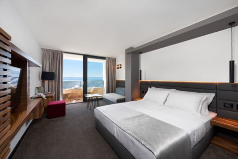 Deluxe Double Room, Balcony, Sea View | Premium bedding, minibar, in-room safe, desk