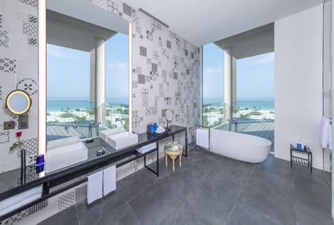 Kohinoor Ocean View Suite with private Terrace | Bathroom | Separate tub and shower, rainfall showerhead, free toiletries