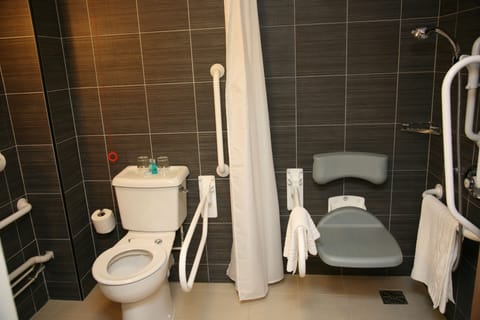 Standard Double Room, Accessible | Bathroom | Combined shower/tub, free toiletries, towels