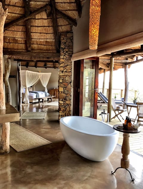 Honeymoon Suite, 1 Bedroom | Deep soaking bathtub