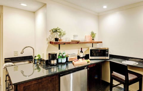 Room, 1 King Bed, Non Smoking (Efficiency) | Private kitchen | Fridge, microwave, coffee/tea maker