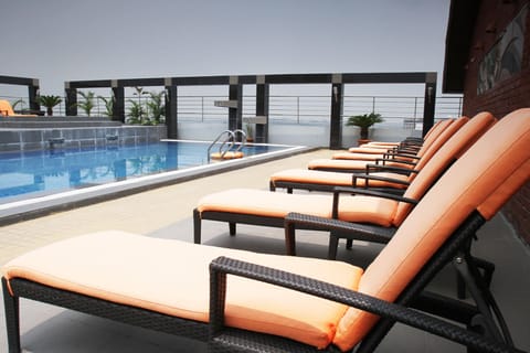 Outdoor pool, sun loungers