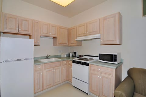 Executive Suite, 2 Queen Beds | Private kitchen | Fridge, microwave, coffee/tea maker