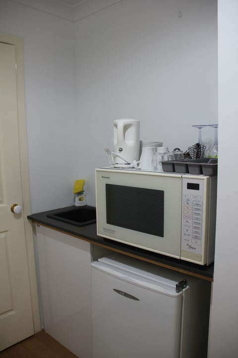 Superior Triple Room | Desk, iron/ironing board, free WiFi, bed sheets