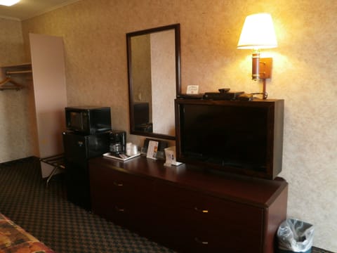 Egyptian cotton sheets, premium bedding, pillowtop beds, soundproofing