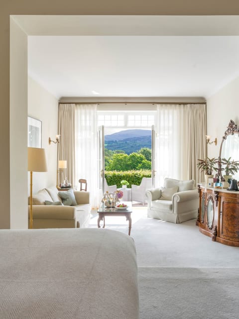 Park Suite overlooking the Kenmare Bay | Premium bedding, in-room safe, desk, iron/ironing board