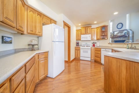 River Song Vacation Home | Private kitchen | Full-size fridge, microwave, oven, stovetop