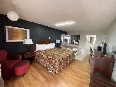 Standard Room, 1 King Bed, Hot Tub | Down comforters, in-room safe, laptop workspace, soundproofing