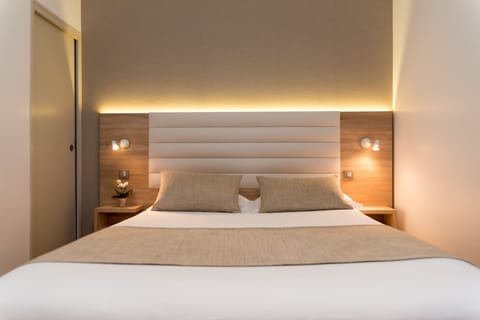 Comfort Double Room | In-room safe, desk, blackout drapes, soundproofing