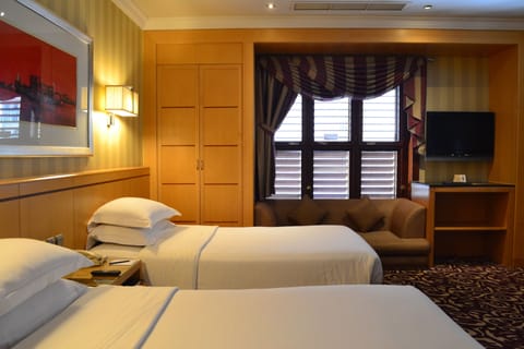 Twin Room | Premium bedding, minibar, in-room safe, desk