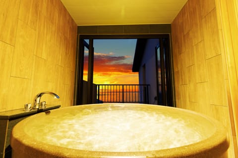 Premium Suite | Bathroom | Combined shower/tub, deep soaking tub, designer toiletries, hair dryer