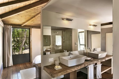 Suite, Private Pool | Bathroom | Designer toiletries, hair dryer, bathrobes, slippers