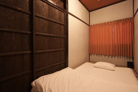 Traditional Room (For 1 person) | Free WiFi