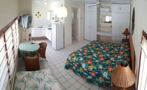 Non-Ocean Studio | Private kitchenette | Fridge, microwave, stovetop, coffee/tea maker