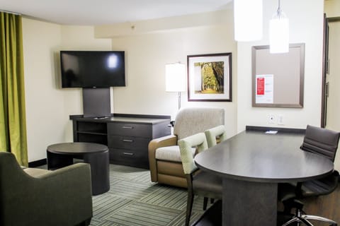 Suite, 1 Bedroom (1 Queen) | Room amenity