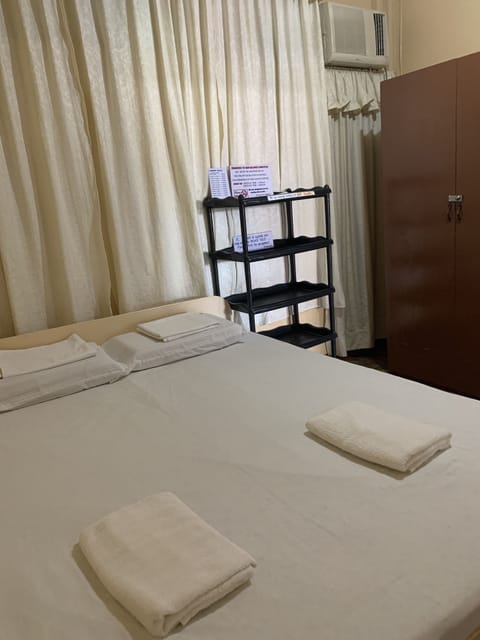 Double Room with Shared Toilet | In-room safe, desk, iron/ironing board, free WiFi