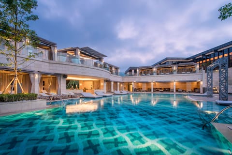 Indoor pool, outdoor pool