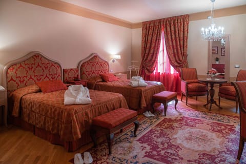 Junior Suite | Premium bedding, down comforters, minibar, in-room safe