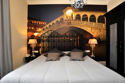 Superior Room, 2 Twin Beds, Bathtub | Desk, laptop workspace, blackout drapes, iron/ironing board