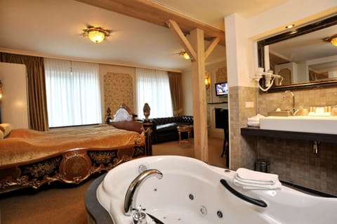 Superior Suite, Multiple Beds (Theme) | Bathroom | Combined shower/tub, eco-friendly toiletries, hair dryer, towels