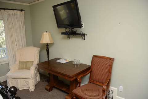 Veranda Room (Queen Bed)  | Individually furnished, laptop workspace, free wired internet