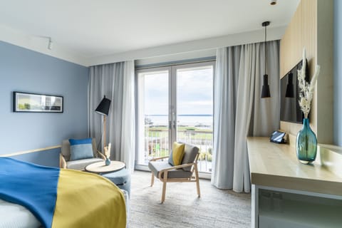 Superior Double Room, Oceanfront | Hypo-allergenic bedding, free minibar, in-room safe, desk