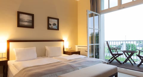 Deluxe Suite, Sea View | Hypo-allergenic bedding, free minibar, in-room safe, desk