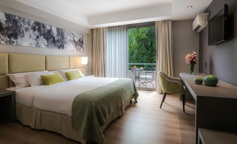 Executive Double Room | Premium bedding, down comforters, pillowtop beds, minibar