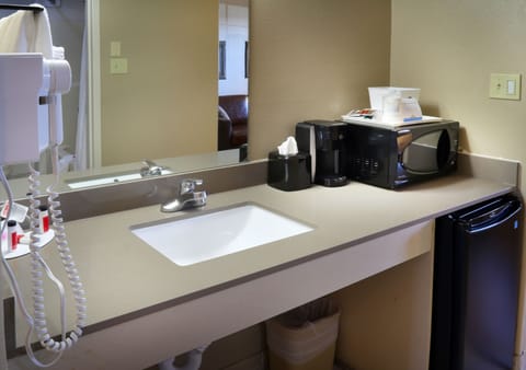 Premium bedding, desk, iron/ironing board, free WiFi