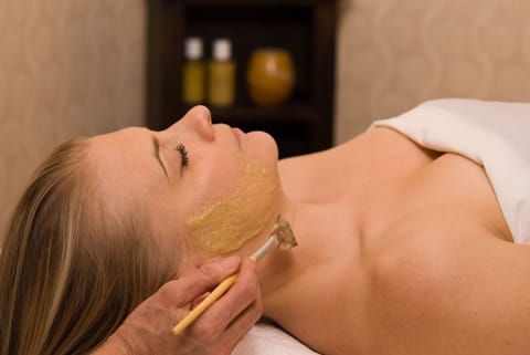 Couples treatment rooms, body treatments, facials