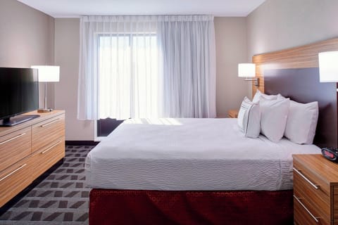 Suite, 1 Bedroom | Premium bedding, desk, blackout drapes, iron/ironing board