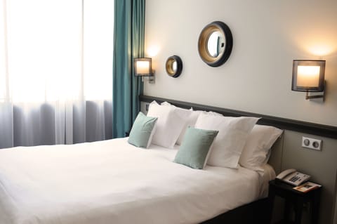 Classic Double Room | In-room safe, desk, blackout drapes, soundproofing