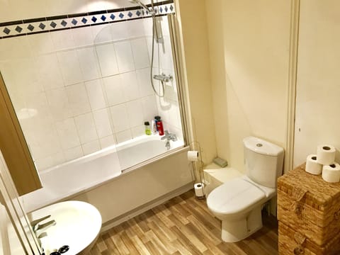 Basic Double Room, Shared Bathroom | Bathroom