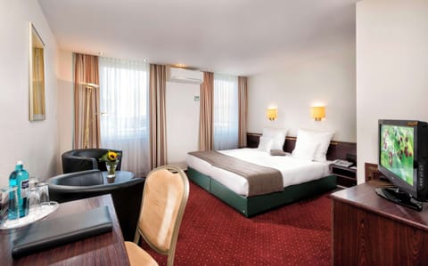 Standard Room, 1 Double Bed | Premium bedding, pillowtop beds, minibar, in-room safe