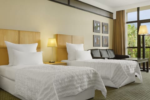 Penthouse | Egyptian cotton sheets, premium bedding, in-room safe, desk