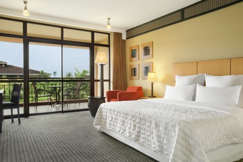 Penthouse | Egyptian cotton sheets, premium bedding, in-room safe, desk