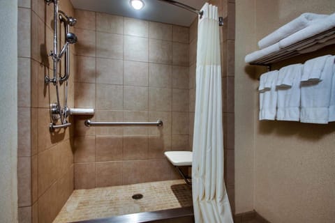 Combined shower/tub, designer toiletries, hair dryer, towels