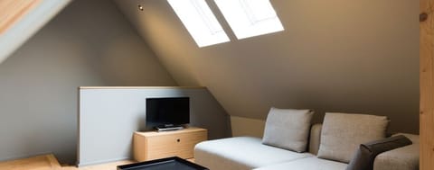 Suite | In-room safe, desk, blackout drapes, soundproofing