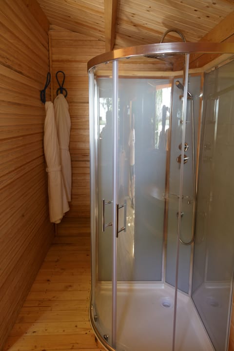 Comfort Cabin, Ensuite, River View (Cabane Bambou) | Bathroom | Free toiletries, hair dryer, bathrobes, towels