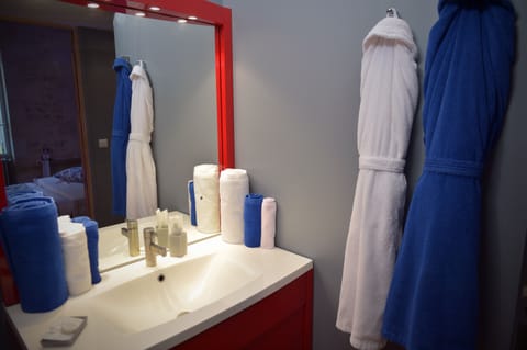 Luxury Double Room, Ensuite, Garden View (Chambre Bleue) | Bathroom | Free toiletries, hair dryer, bathrobes, towels