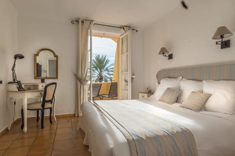 Premium Double Room, Balcony, Sea View | Minibar, in-room safe, desk, soundproofing