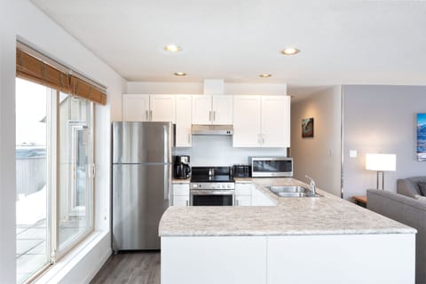 Condo, 2 Bedrooms, Hot Tub (Unit 502) | Private kitchen | Full-size fridge, microwave, oven, stovetop