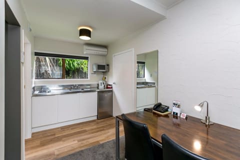 Premier Twin Room | Desk, blackout drapes, iron/ironing board, free WiFi